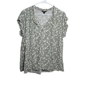 Buffalo David Bitton Blouse Women's Large Green Floral V-Neck Ruffle Top